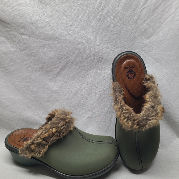 Crocs Cobbler lined Suede Leather Clogs Size 7 Dust Olive/Mahogany Faux Fur - Picture 8 of 12